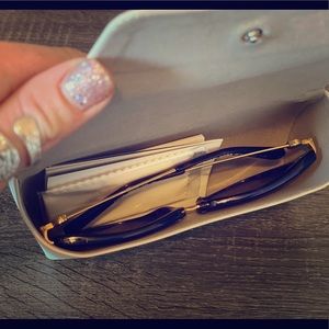 Authentic MK SUNGLASSES 🕶 with original case!